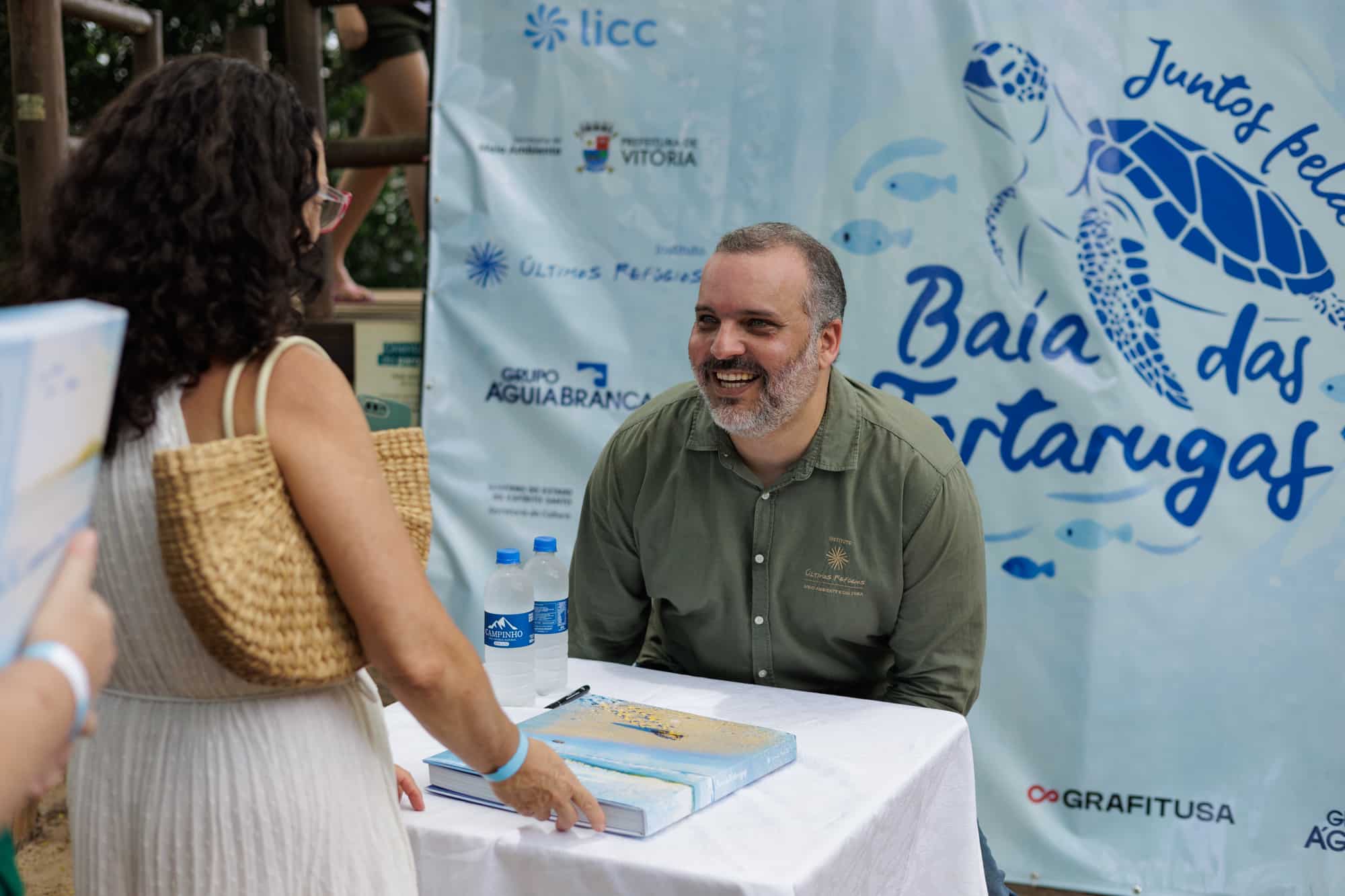 Diversos momentos e detalhes do lançamento do livro "Baía das Tartarugas"