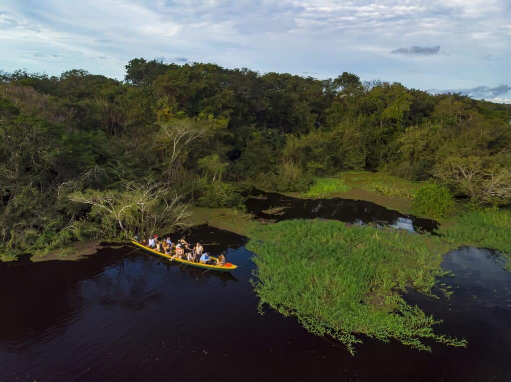 Fotos dos bastidores da expedição Biotrips Amazônia 2019, mostrando as atividades da turma