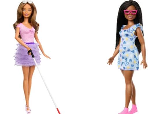 Barbie com deficiência visual e Barbie negra com síndrome de Down