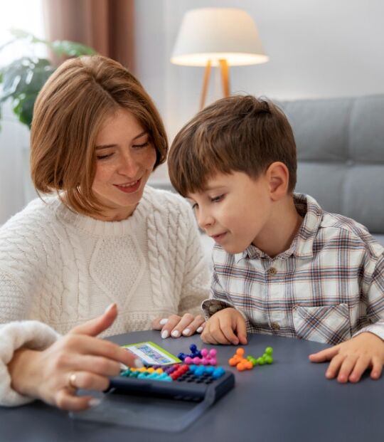 Mãe cuida de filho