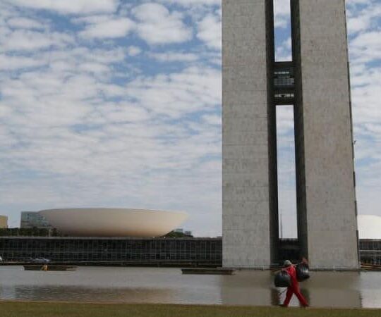 congresso-derruba-veto-de-bolsonaro-e-retoma-compensacao-para-saude-e-educacao-por-queda-do-icms.jpg