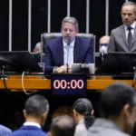 Câmara aprova texto-base da PEC da Transição; Lula deve anunciar ministros nesta semana. Veja