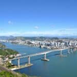 Vitória e Vila Velha estão entre as mil melhores cidades do mundo, diz estudo da Oxford Economics