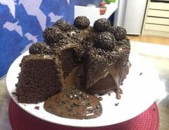 bolo vulcão de chocolate com brigadeiro