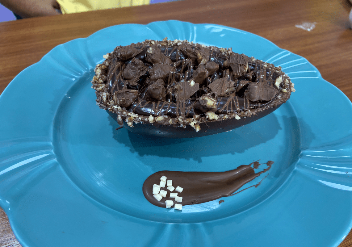 Ovo de páscoa recheado de brigadeiro de nozes – Renan