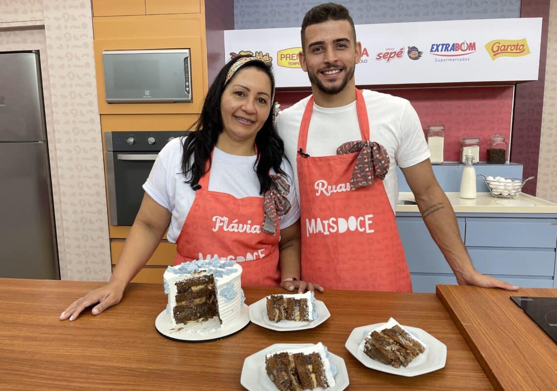 Bolo com cobertura de Chantilly da Flávia e do Ruan