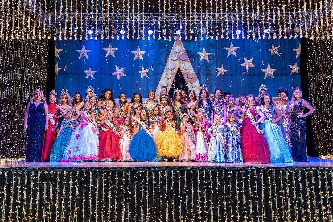 Foto participantes do Miss Espírito Santo ES Mini, Mirim, Juvenil e Teen 2021, em Vitória (Foto: TH Promoções Artísticas/Divulgação)