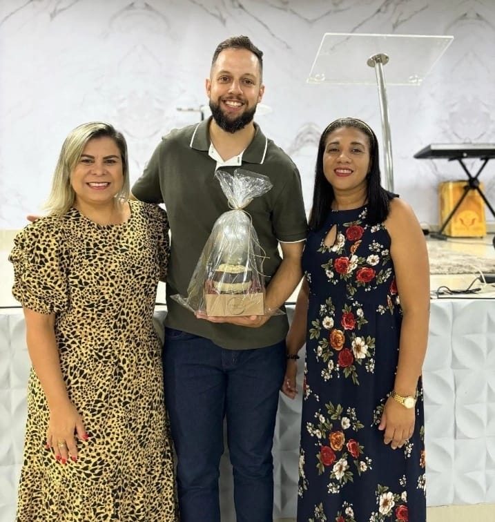 Bateu recorde! Capixaba ganha 12 bolos surpresa de aniversário: "Não esperava" (Foto: Acervo pessoal)