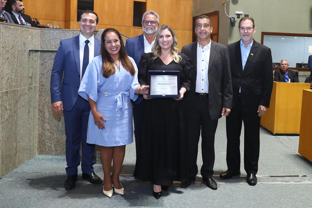 Toda-poderosa do trigo do ES, Eduarda Buaiz recebe homenagem na Assembleia (Foto: Mara Lima)