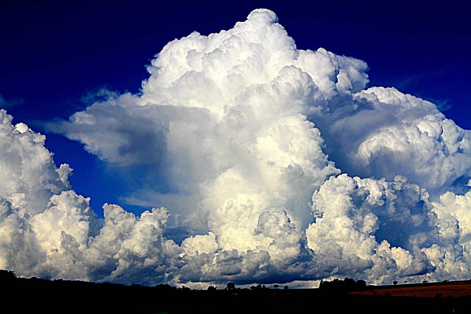 O movimento das nuvens - De Olho no Poder