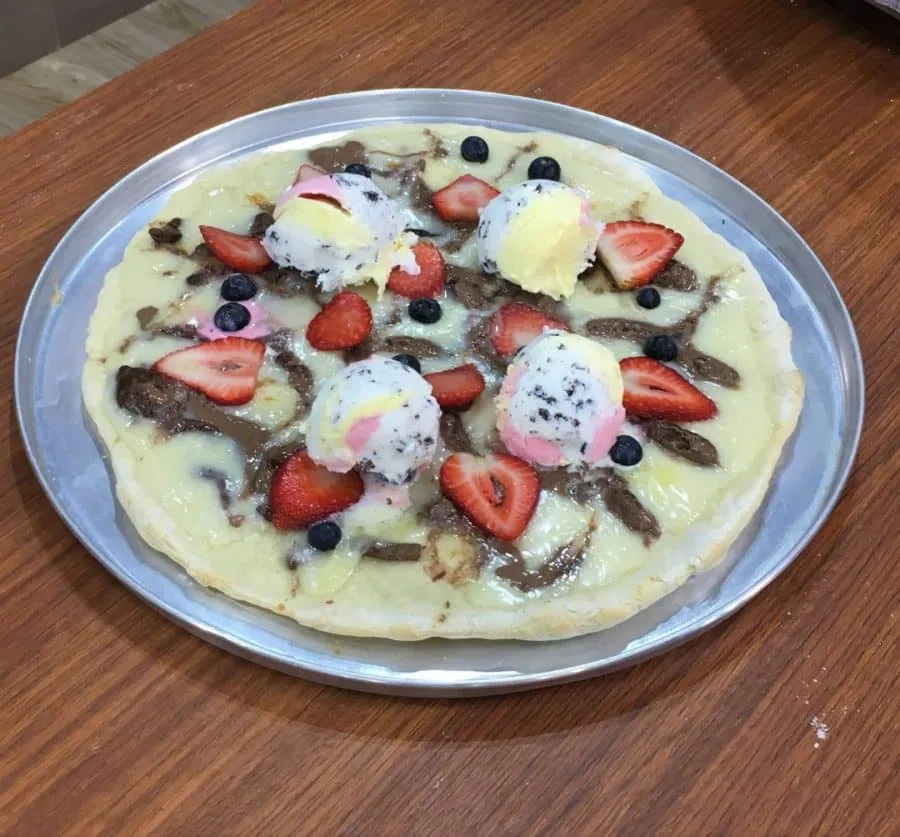 Pizza doce com sorvete preparada pelo Duda