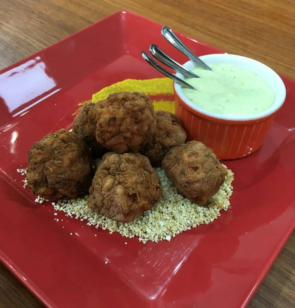 Bolinho de Linguiça da Mel