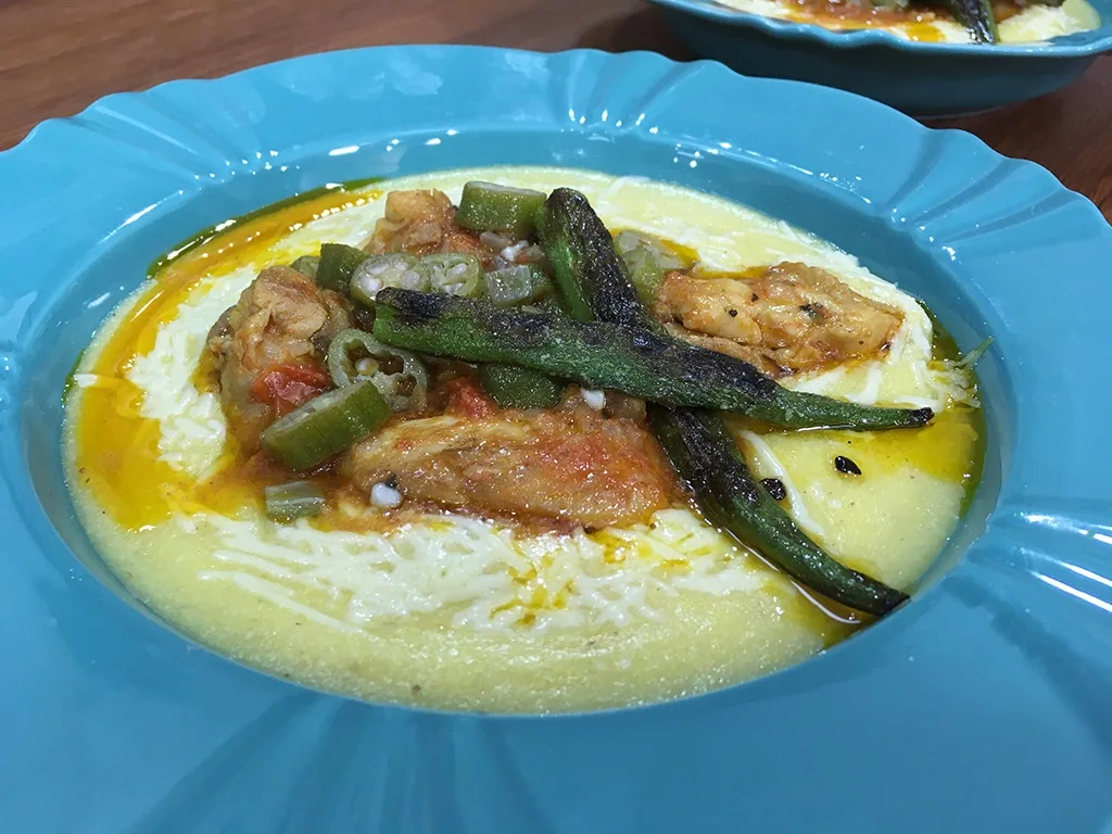 Frango com quiabo e polenta - João