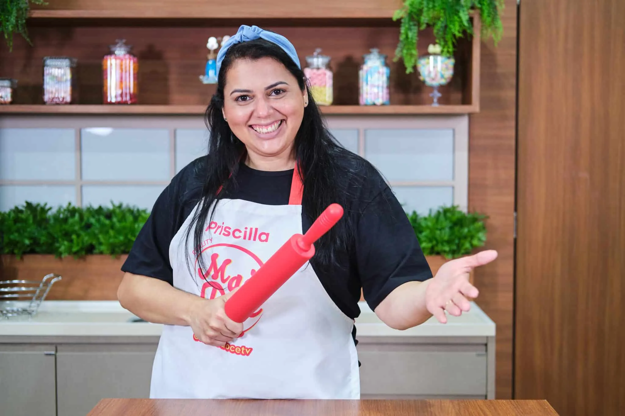 Brincalhona fora e dentro da cozinha, Priscilla enfrenta novo desafio na final do 'Mais Doce Verão'