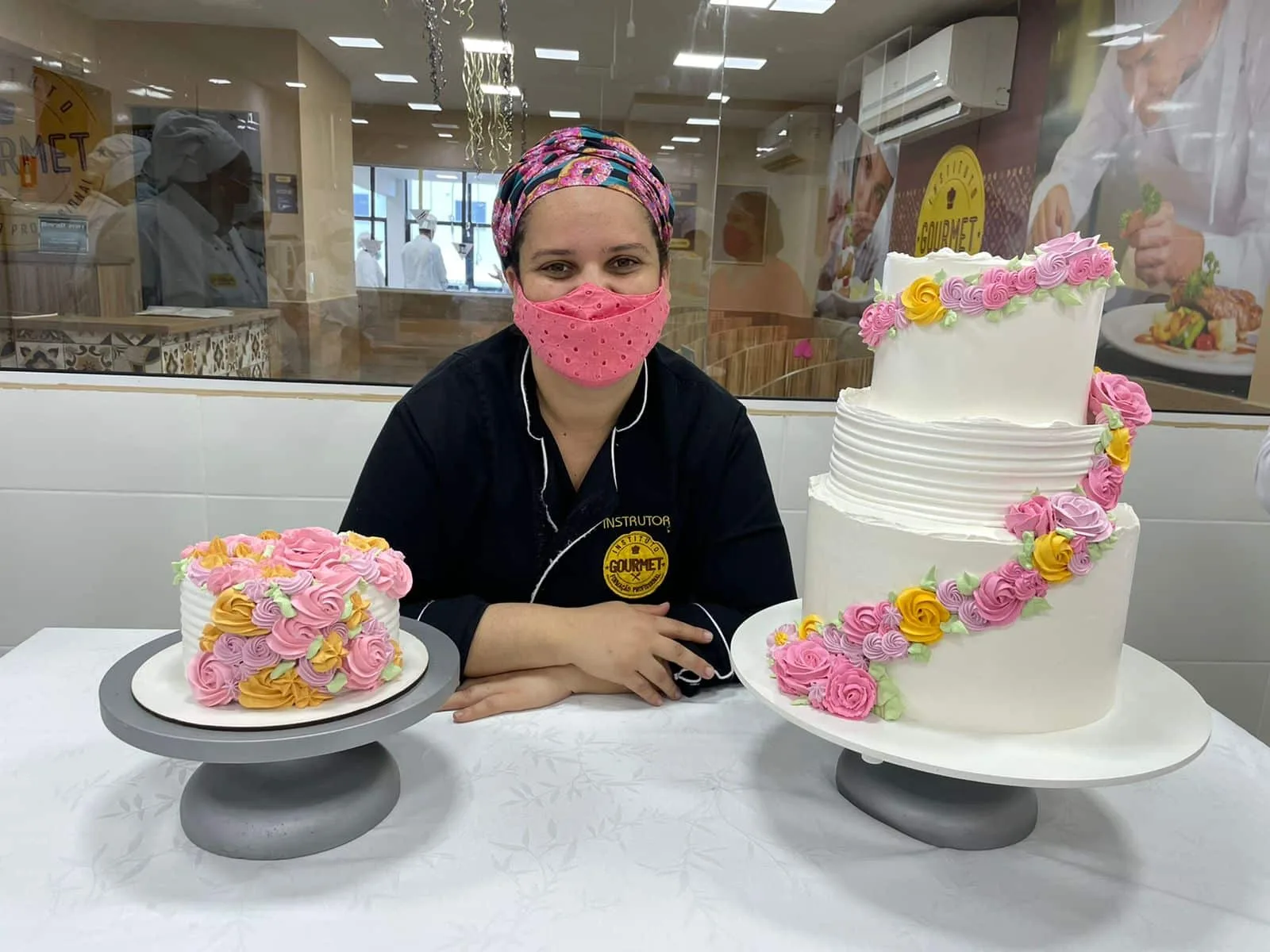 Reality muda vida de confeiteira que faz sucesso com bolos pintados a mão