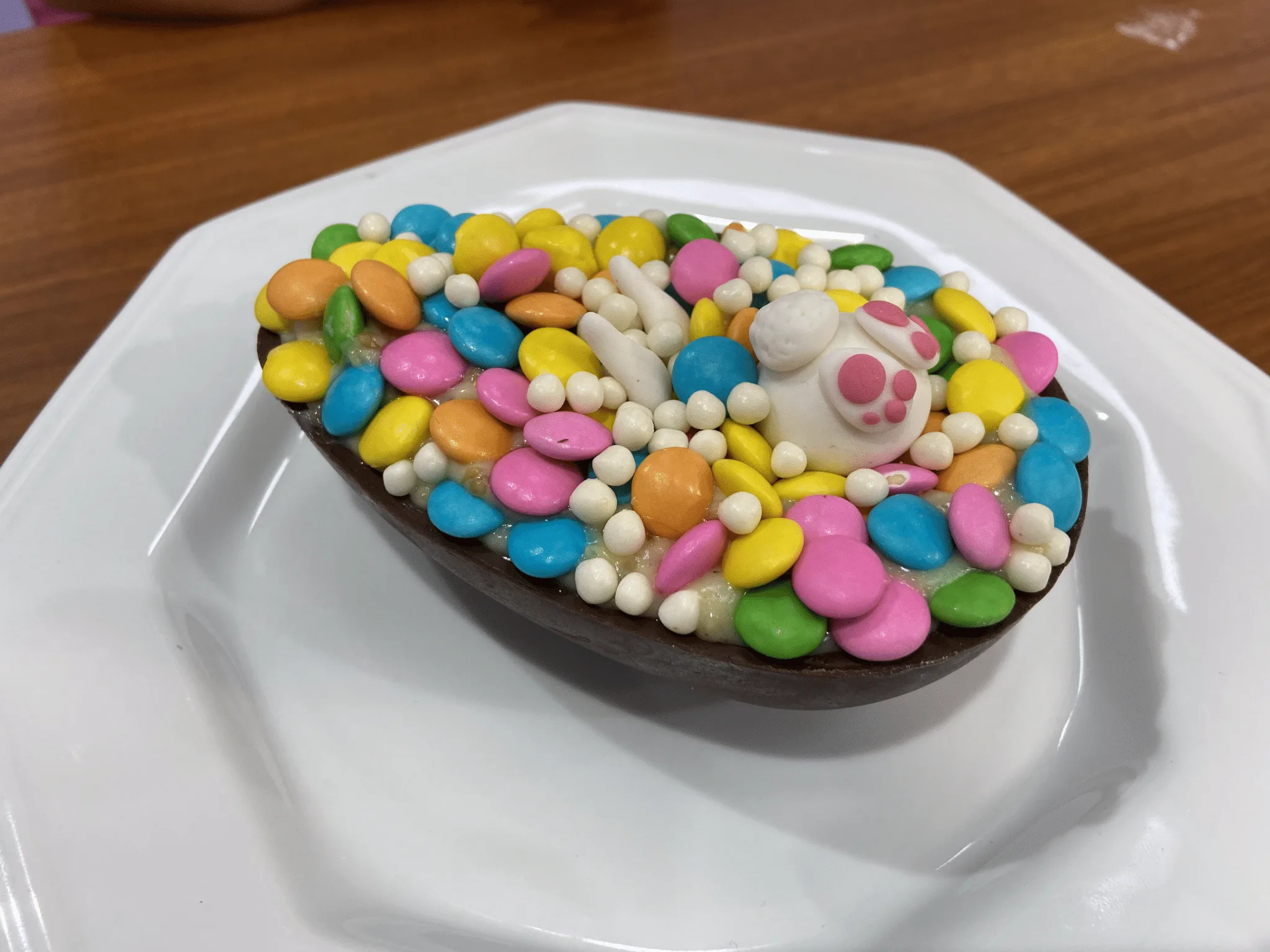 Ovo de páscoa com brigadeiro de ninho e cajuzinho - Vanessa